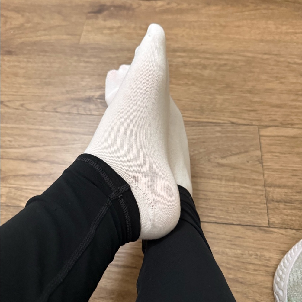 Kb White Woman’s Socks - Picture 2 of 2